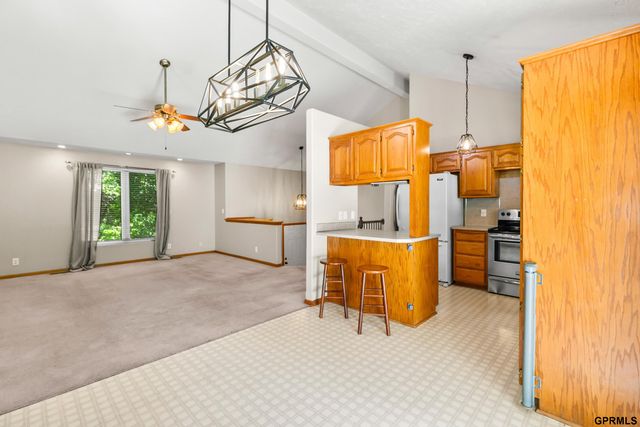 3072 S 35th Avenue, Omaha, NE 68105