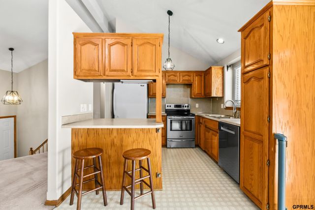 3072 S 35th Avenue, Omaha, NE 68105
