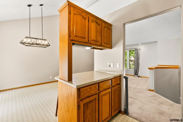 3072 S 35th Avenue, Omaha, NE 68105