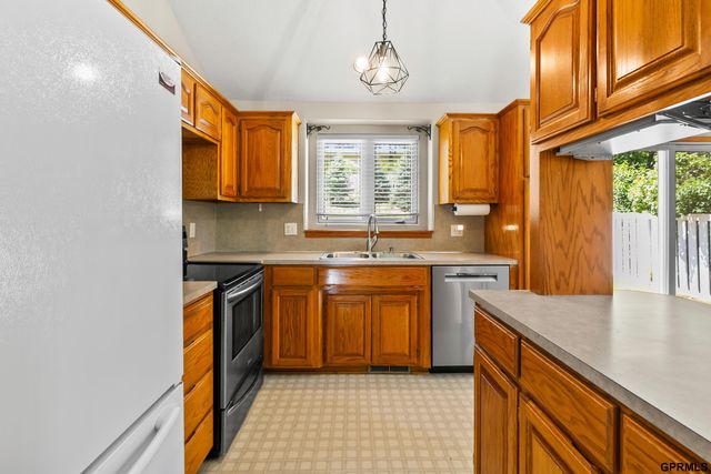 3072 S 35th Avenue, Omaha, NE 68105