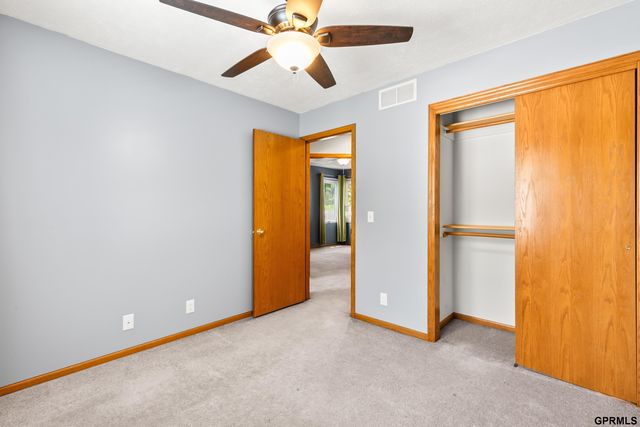 3072 S 35th Avenue, Omaha, NE 68105