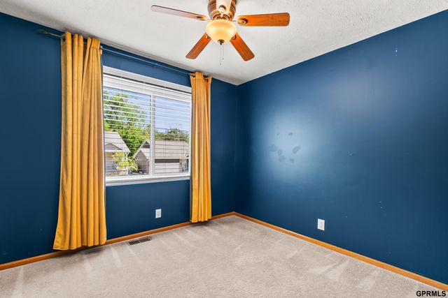 3072 S 35th Avenue, Omaha, NE 68105