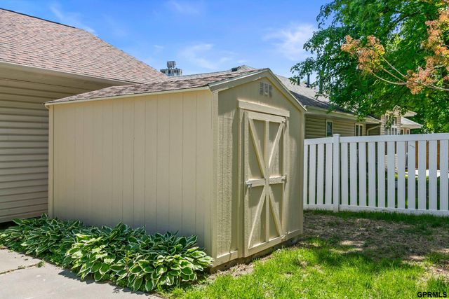 3072 S 35th Avenue, Omaha, NE 68105