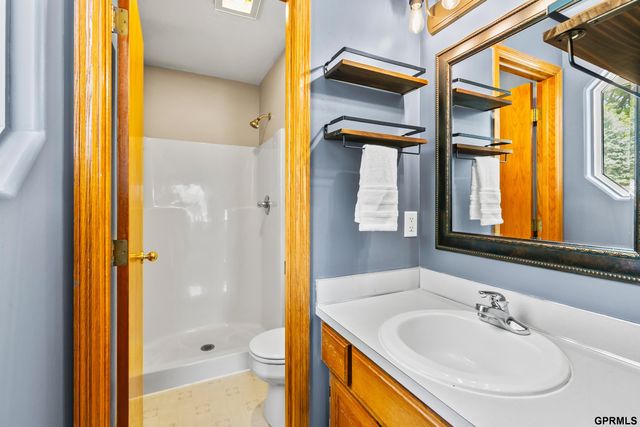 3072 S 35th Avenue, Omaha, NE 68105