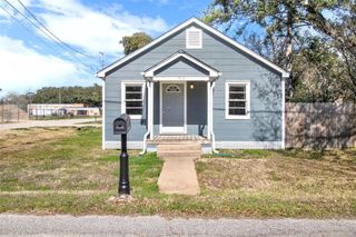 918 W Lang Street, Alvin, TX 77511
