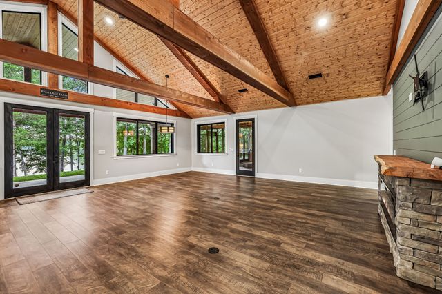 323 Sunset Cove Ln, Winchester, TN 37398
