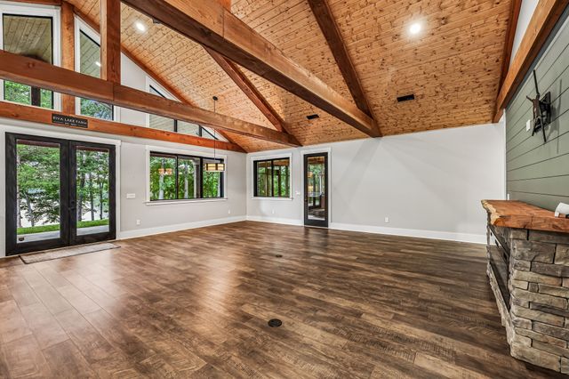 323 Sunset Cove Ln, Winchester, TN 37398