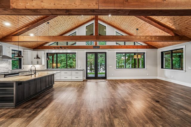 323 Sunset Cove Ln, Winchester, TN 37398