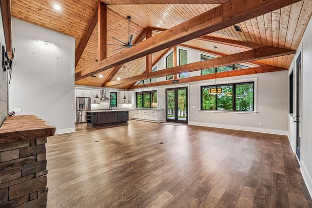 323 Sunset Cove Ln, Winchester, TN 37398