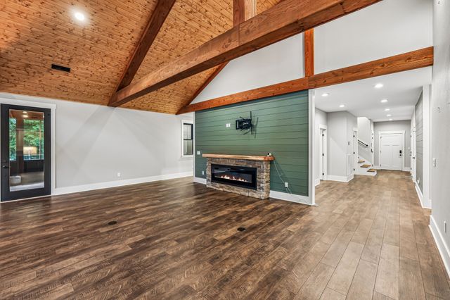 323 Sunset Cove Ln, Winchester, TN 37398