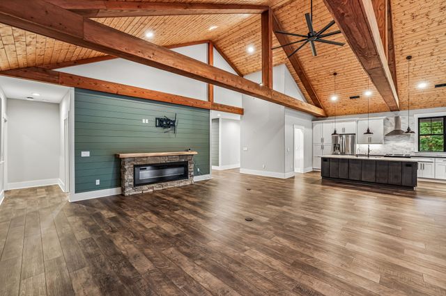 323 Sunset Cove Ln, Winchester, TN 37398