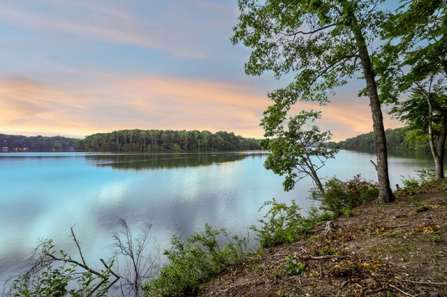323 Sunset Cove Ln, Winchester, TN 37398