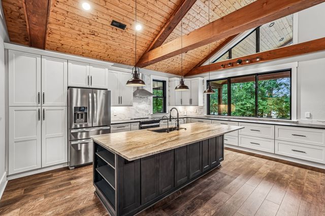 323 Sunset Cove Ln, Winchester, TN 37398