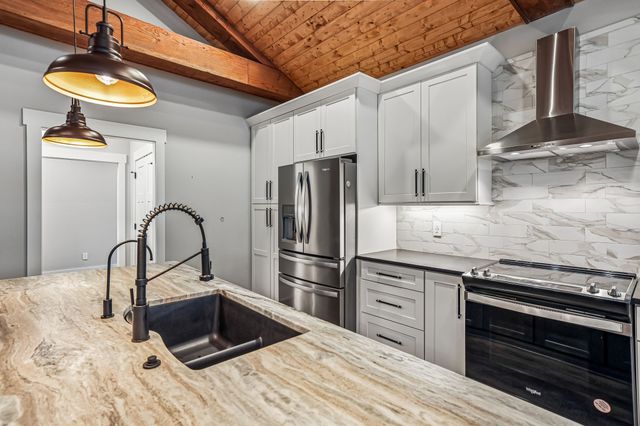 323 Sunset Cove Ln, Winchester, TN 37398