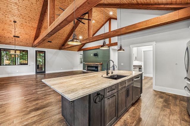 323 Sunset Cove Ln, Winchester, TN 37398