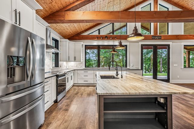 323 Sunset Cove Ln, Winchester, TN 37398