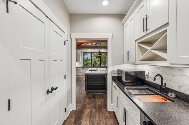 323 Sunset Cove Ln, Winchester, TN 37398