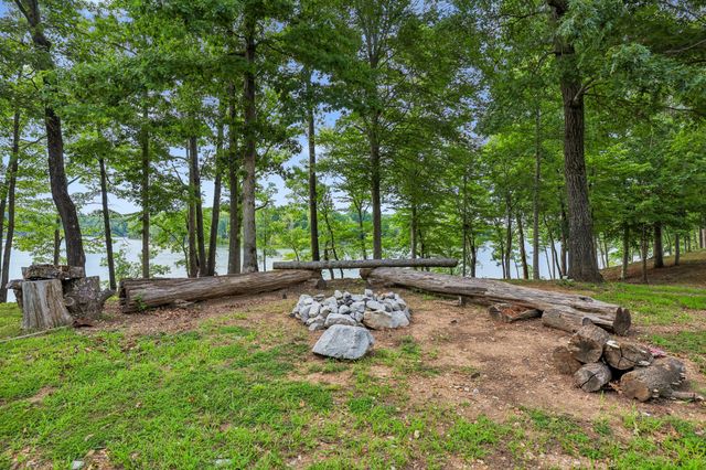 323 Sunset Cove Ln, Winchester, TN 37398