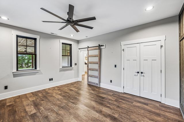323 Sunset Cove Ln, Winchester, TN 37398