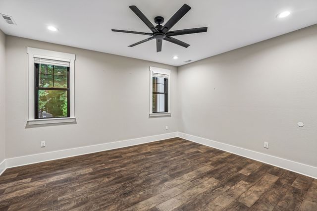 323 Sunset Cove Ln, Winchester, TN 37398