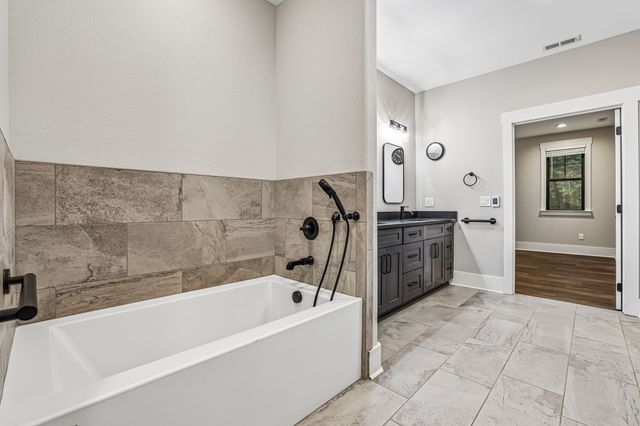 323 Sunset Cove Ln, Winchester, TN 37398