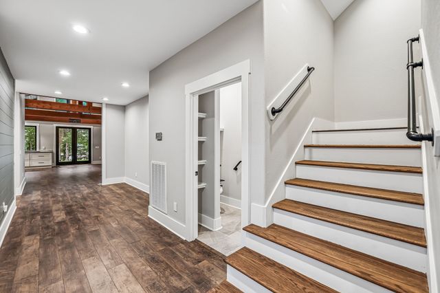 323 Sunset Cove Ln, Winchester, TN 37398
