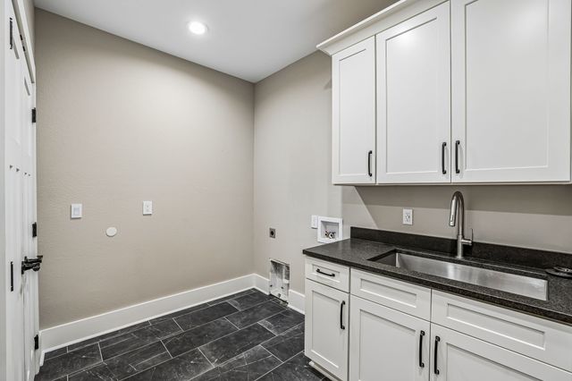 323 Sunset Cove Ln, Winchester, TN 37398