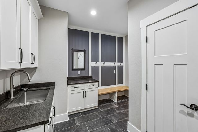 323 Sunset Cove Ln, Winchester, TN 37398