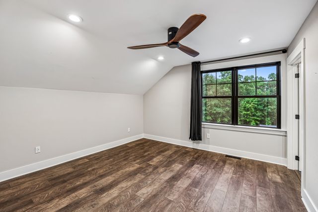 323 Sunset Cove Ln, Winchester, TN 37398