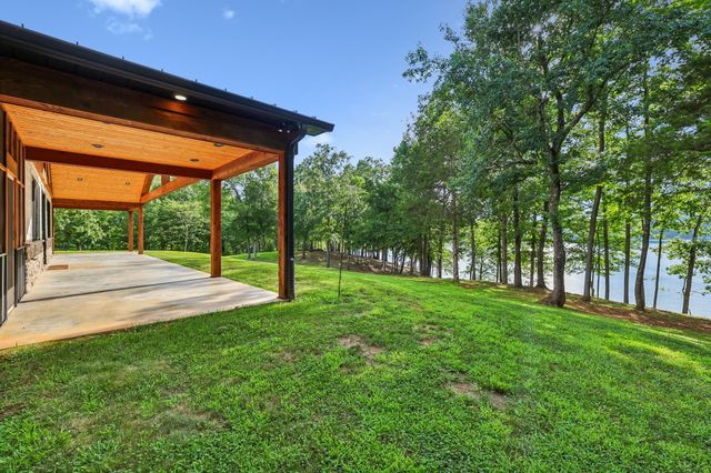 323 Sunset Cove Ln, Winchester, TN 37398