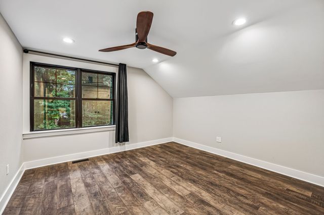 323 Sunset Cove Ln, Winchester, TN 37398