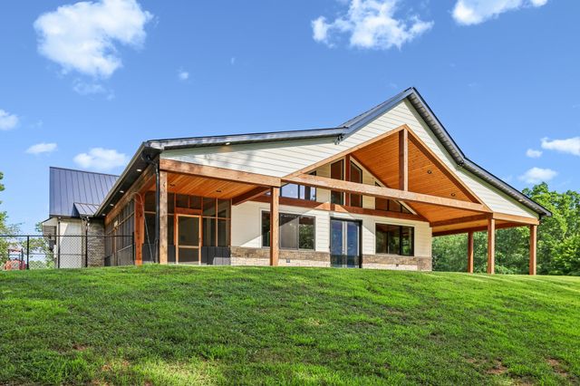 323 Sunset Cove Ln, Winchester, TN 37398