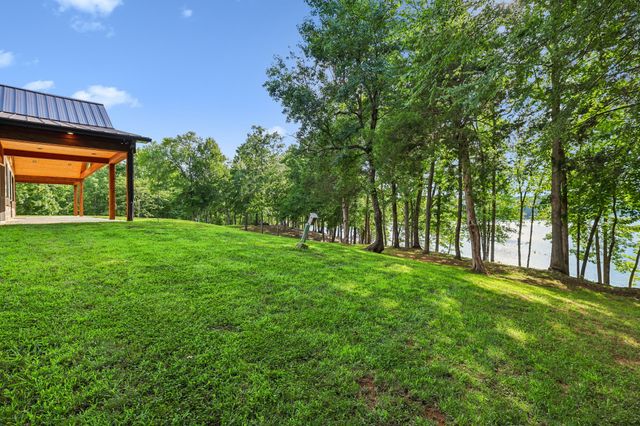 323 Sunset Cove Ln, Winchester, TN 37398