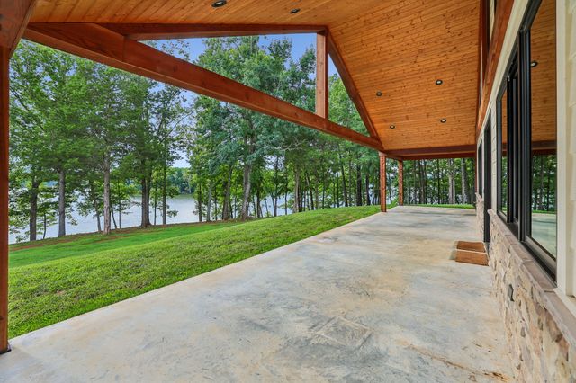323 Sunset Cove Ln, Winchester, TN 37398