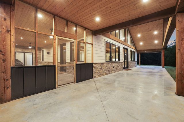 323 Sunset Cove Ln, Winchester, TN 37398