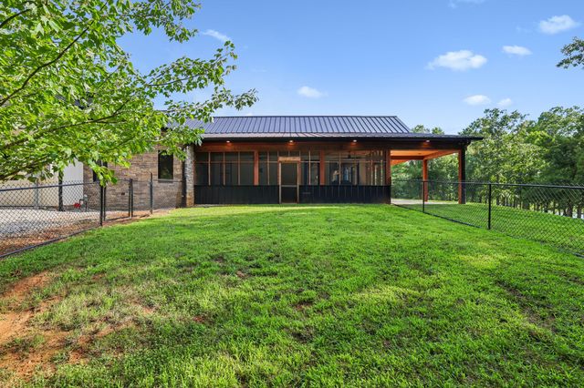 323 Sunset Cove Ln, Winchester, TN 37398