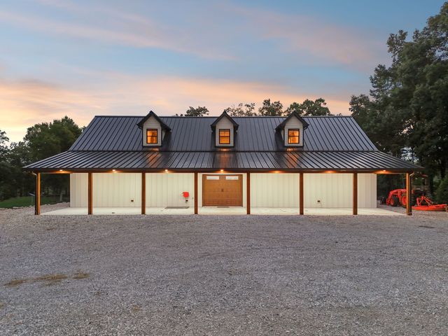 323 Sunset Cove Ln, Winchester, TN 37398