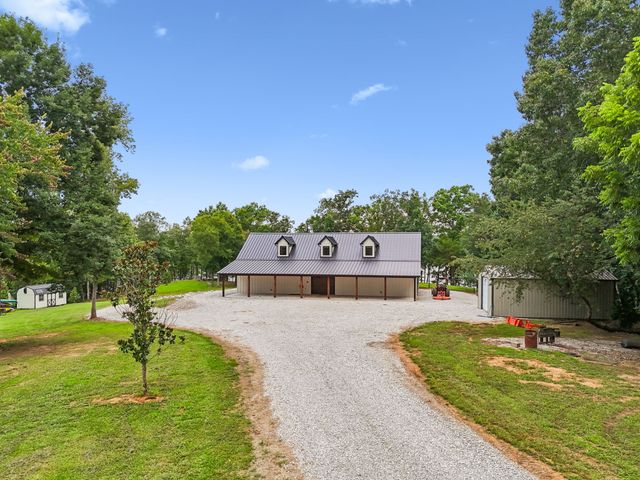 323 Sunset Cove Ln, Winchester, TN 37398