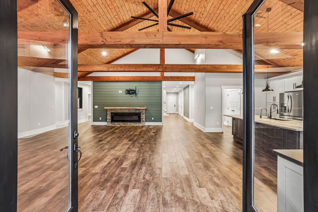 323 Sunset Cove Ln, Winchester, TN 37398