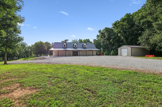 323 Sunset Cove Ln, Winchester, TN 37398