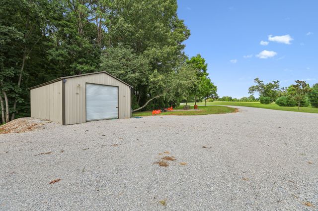 323 Sunset Cove Ln, Winchester, TN 37398
