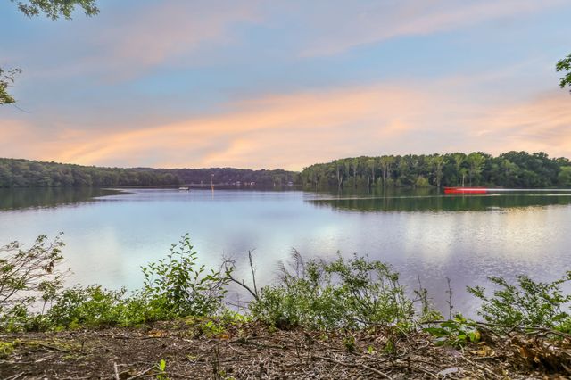 323 Sunset Cove Ln, Winchester, TN 37398