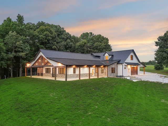 323 Sunset Cove Ln, Winchester, TN 37398