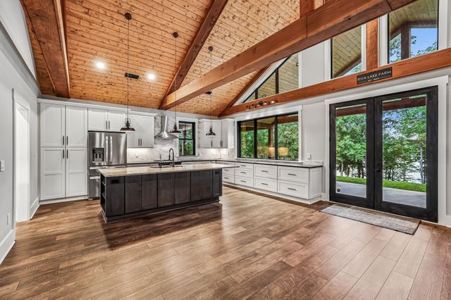 323 Sunset Cove Ln, Winchester, TN 37398
