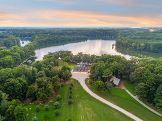 323 Sunset Cove Ln, Winchester, TN 37398