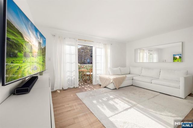 100 Crown Court 482, Edgewater, NJ 07020