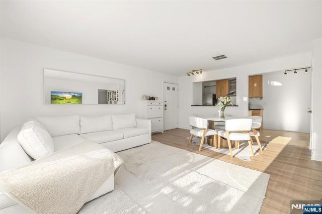 100 Crown Court 482, Edgewater, NJ 07020