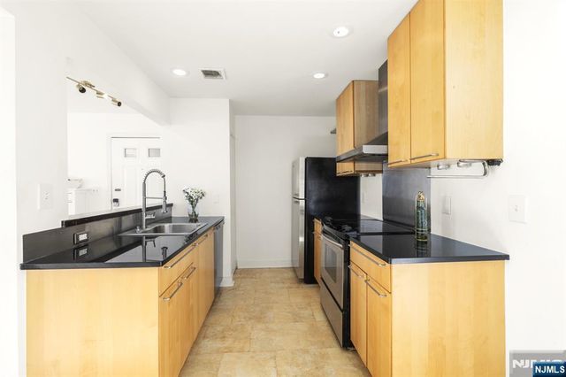 100 Crown Court 482, Edgewater, NJ 07020