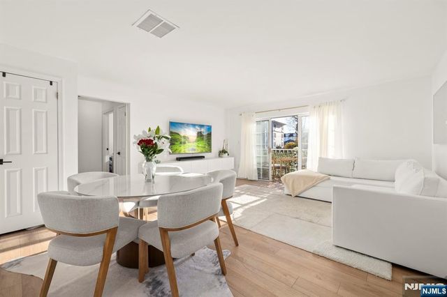 100 Crown Court 482, Edgewater, NJ 07020