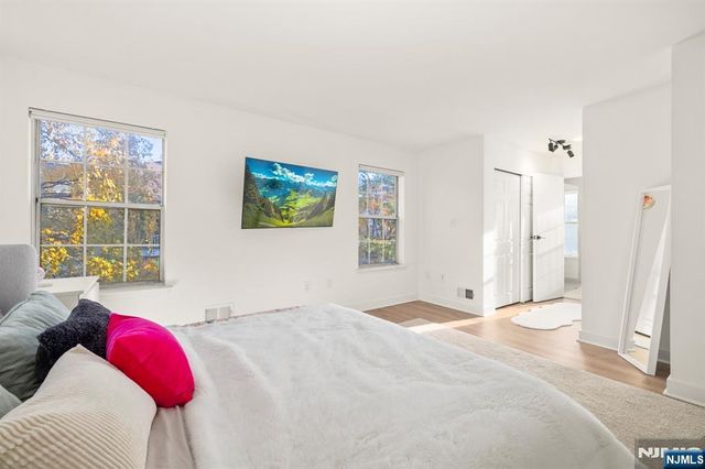 100 Crown Court 482, Edgewater, NJ 07020